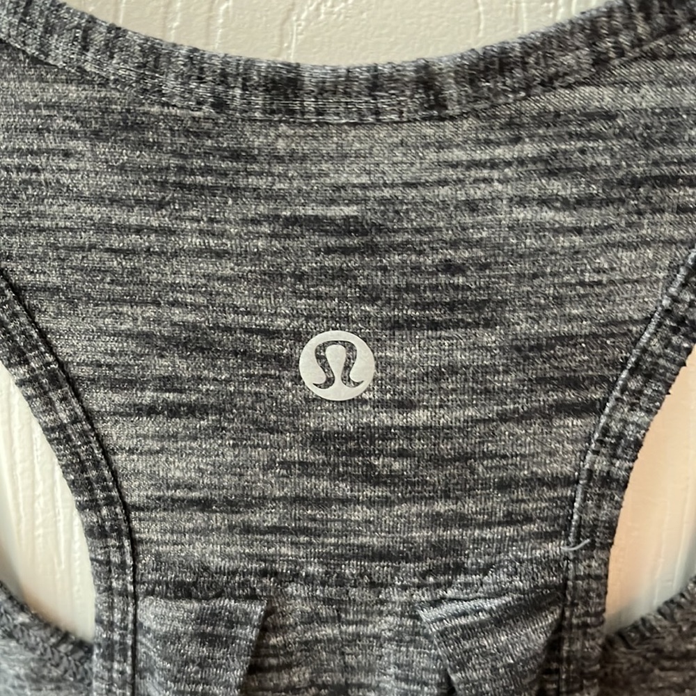 Lululemon women’s Tank Top tie back - Picture 3 of 9
